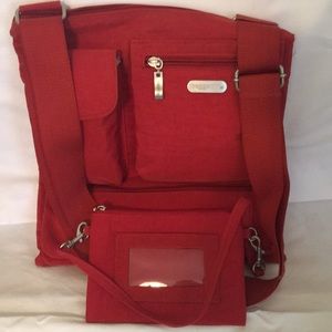 BAGGALLINI EUC CROSSBODY BAG TOMATO RED W/WRISTLET